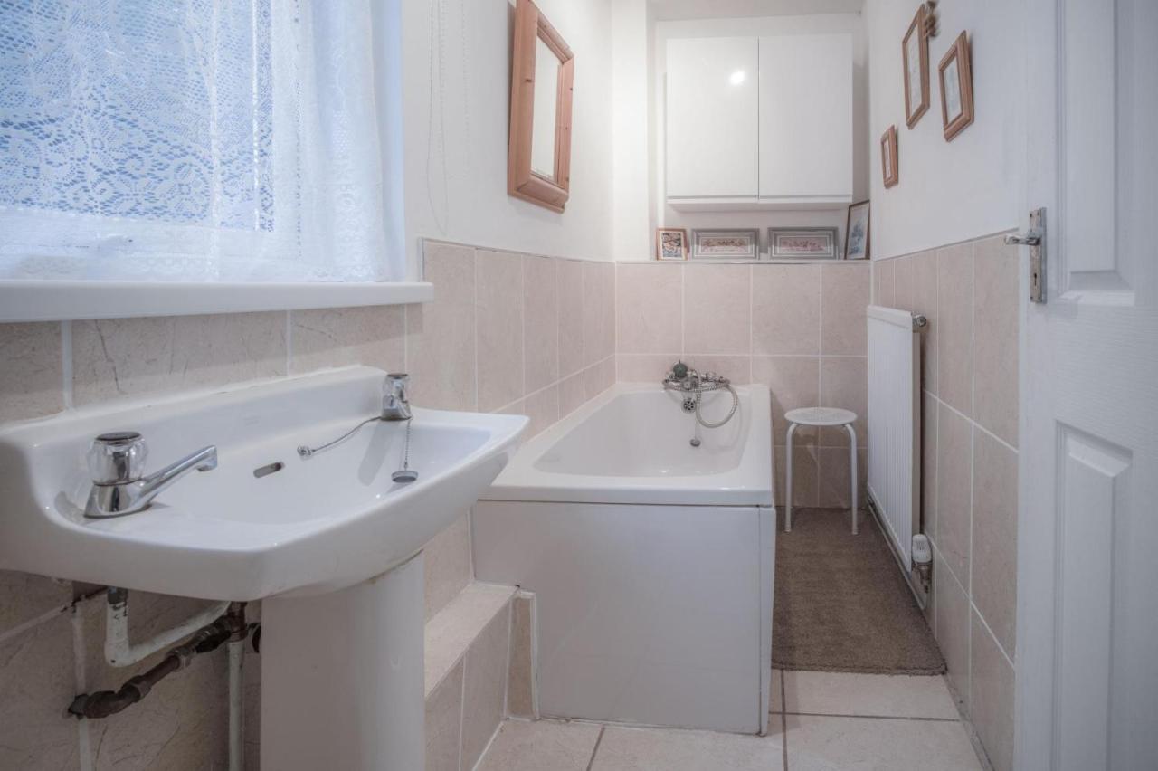 Maytree Cottage - 4 Bedroom Holiday Home - Tenby Exterior foto